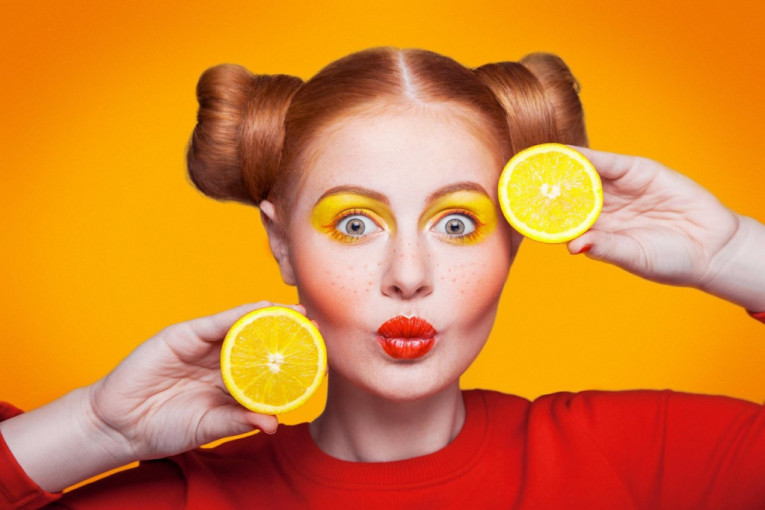 Koliko su efikasne maramice za skidanje šminke, devojka pokazala eksperimentom sa pomorandžom