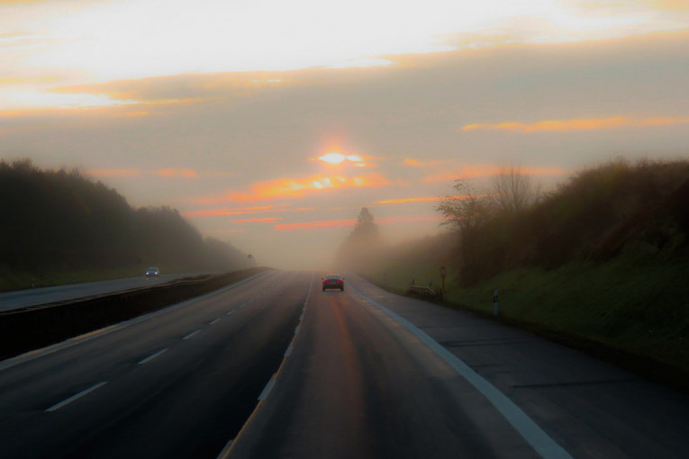 Vozači, budite pažljivi: Magla smanjuje vidljivost