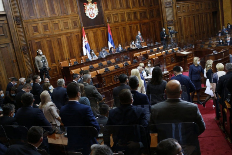 „Čašću se obavezujem da ću poštovati Ustav i zakon“: Nova Vlada Srbije danas dobija mandat
