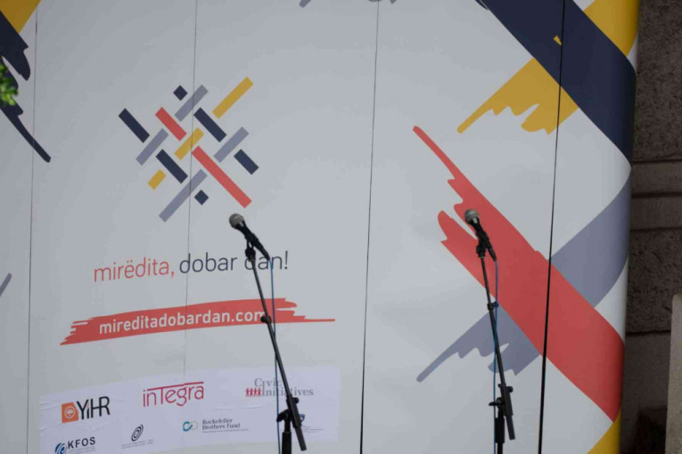 Plakati protiv festivala "Mirdita, dobar dan" preplavili centar Beograda