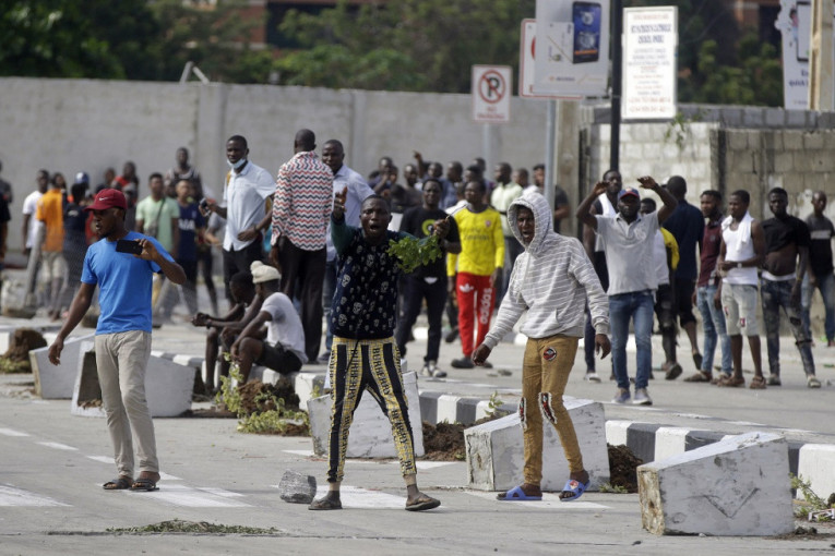 "Sva nada je izgubljena": Haos na ulicama Lagosa, policija puca na mlade, ima mrtvih (FOTO)