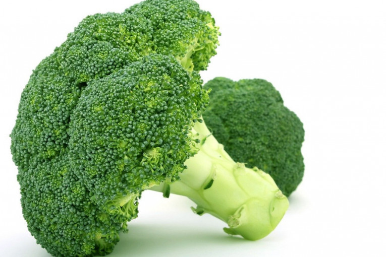 Ako je brokoli počeo da vam vene u frižideru, osvežite ga uz pomoć jednostavnog trika sa TikToka (VIDEO)
