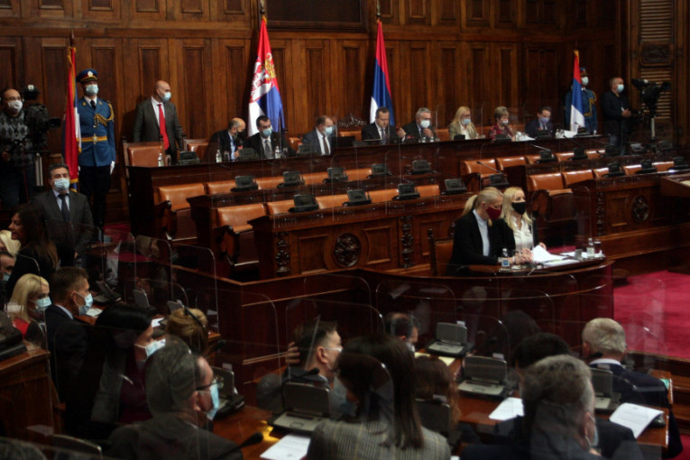 Srbija sutra zvanično dobija Vladu, zakazana sednica parlamenta