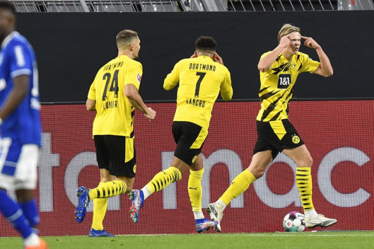 Dortmund ostavio Šalke na začelju, Nastastić i ekipa čekaju reakciju navijača