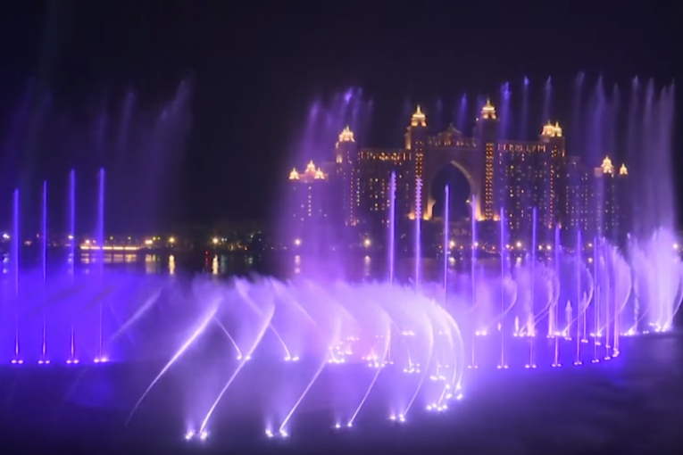 Nova atrakcija u Dubaiju: Otvorena najveća fontana na svetu (VIDEO)