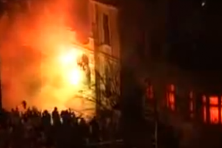 Ko je kriv za paljenje američke ambasade: Načelnici policije na optuženičkoj klupi