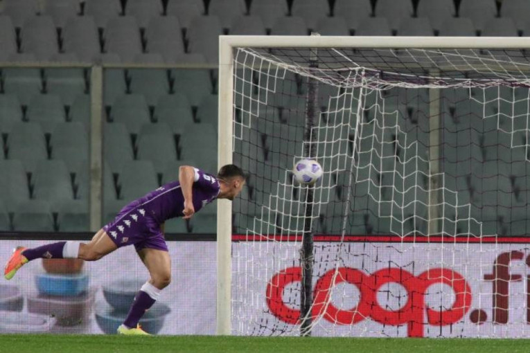 Milenković se poklonio, Fiorentina pobedila