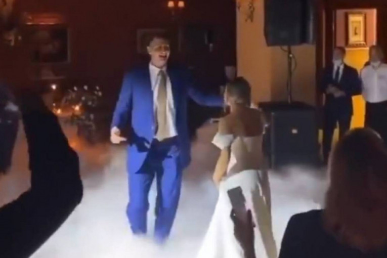 "O daj okreni...": Kako je izgledao prvi ples Nikole i Natalije (video)