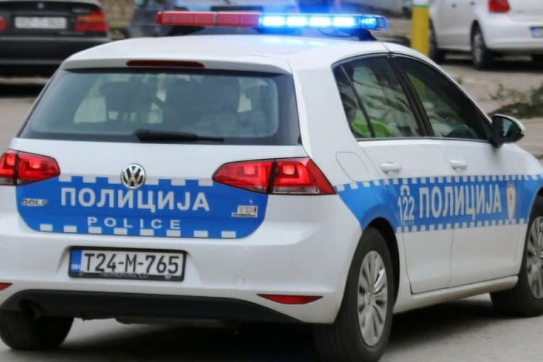 Automobilom se zaleteo na policajce tokom potere!