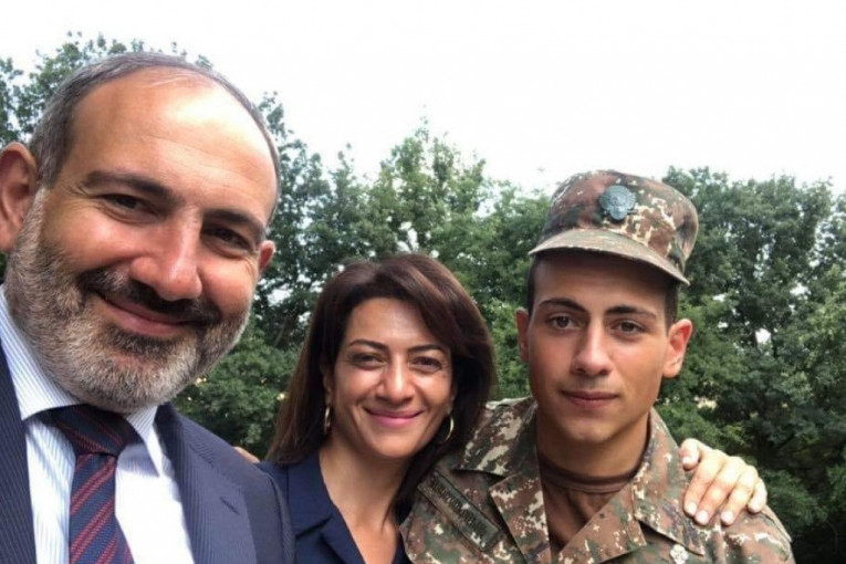 Cela porodica brani zemlju: Posle sina i supruga jermenskog premijera ide na front