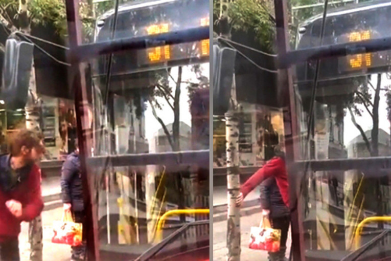Incident na liniji 31: Muškarac šutirao vrata autobusa (VIDEO)