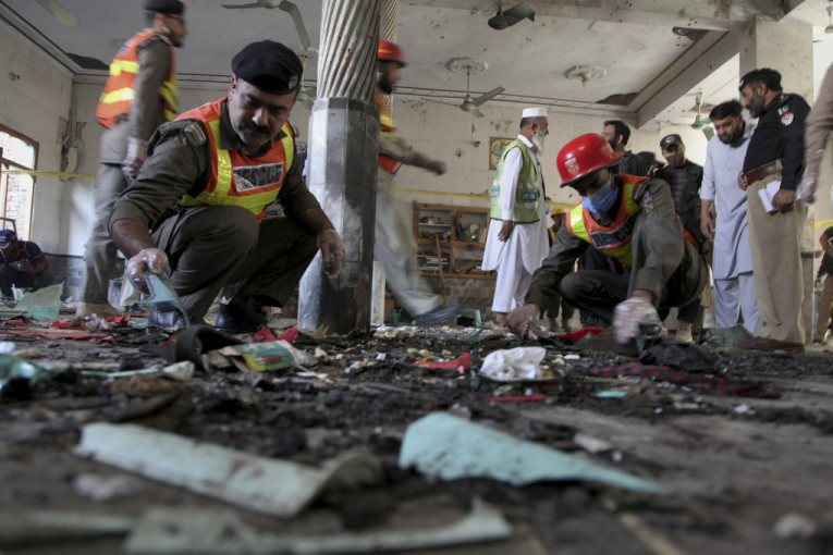 Eksplozija bombe u medresi u Pakistanu, sedam poginulih (FOTO)
