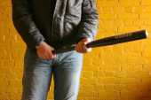 Pretučen mladić na Novom Beogradu: Napadači ga udarali drvenim palicama