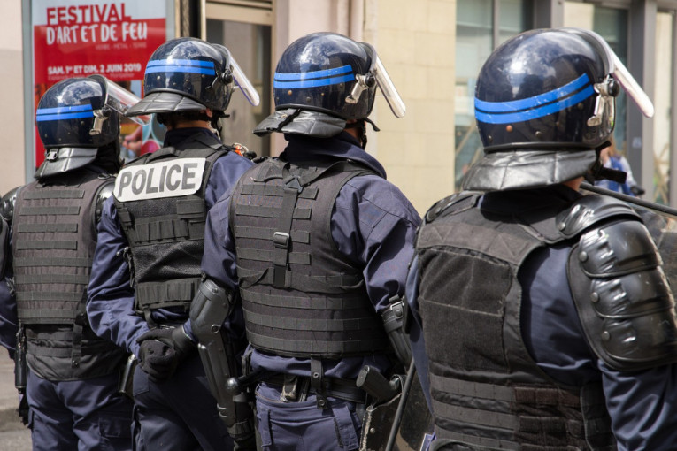 Haos u zoru u Francuskoj: Ubijena tri policajca, napadač nađen mrtav