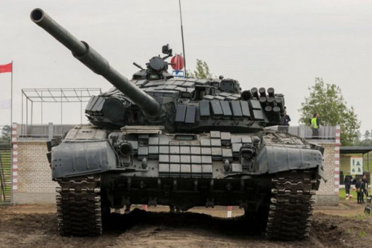 "24sedam" saznaje: Prva partija ruskih tenkova T-72 B3 jutros stigla u Srbiju