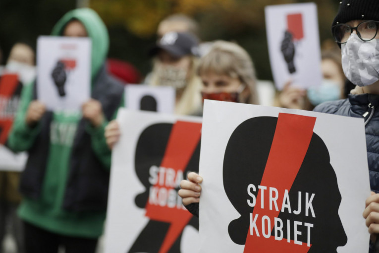 Veliki štrajk naroda u Poljskoj zbog odluke o abortusu