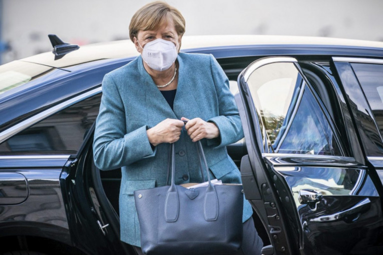 Angela Merkel odlučna: Zatvara sve osim vrtića, škola i prodavnica