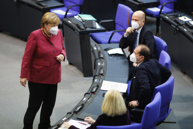 Merkel: Velika državna pomoć i u 2021. ali...