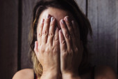 Jezivo porodično nasilje: Žena kojoj je muž teško povredio oba oka će ostati slepa!