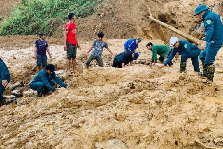 Tajfun razara Vijetnam: Klizišta zakopavaju ljude, broj žrtava raste (FOTO)