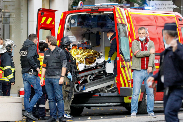 Teroristički napad kod crkve u Nici: Troje mrtvih, napadač odrubio glave dvema žrtvama? (FOTO+VIDEO)