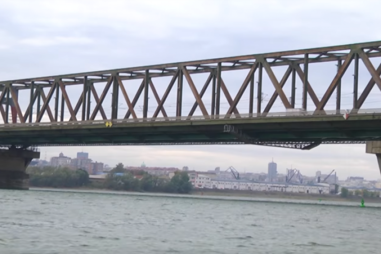 Drama na Dunavu: Barža od 1.300 tona plutala pravo ka Pančevačkom mostu!