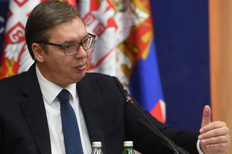 Predsednik Vučić otputovao za Podgoricu (FOTO)