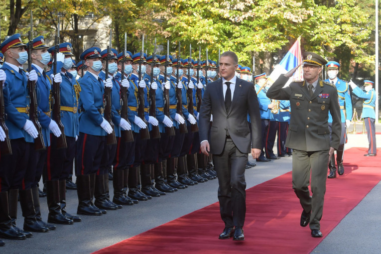 Prvi sastanak novog ministra odbrane sa Vojskom Srbije: Čast mi je što rukovodim ovakvim sistemom
