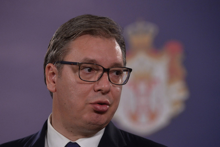 Srbija sposobna da se nosi sa bezbednosnim izazovima: Predsednik Vučić uručio odlikovanja oficirima i podoficirima Vojske Srbije