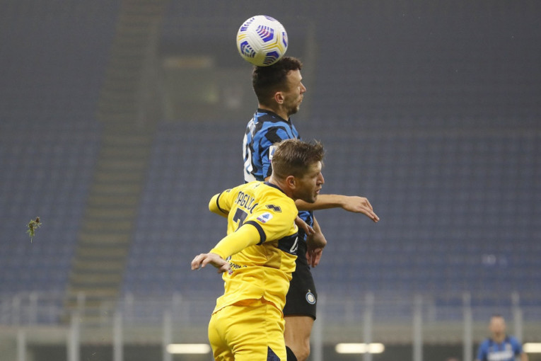 Kolarov i Perišić spasili Intera