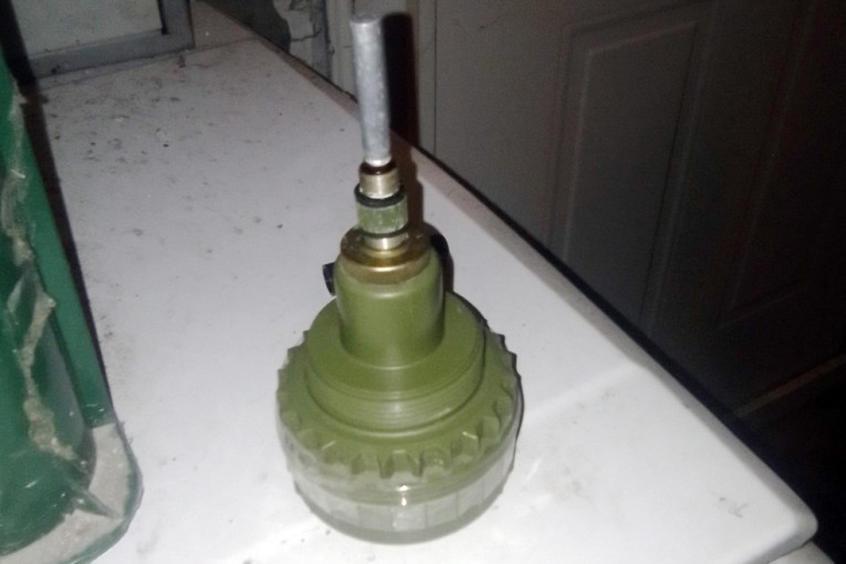 Nosio eksploziv u kesi, u stanu držao još kilogram ove opasne materije