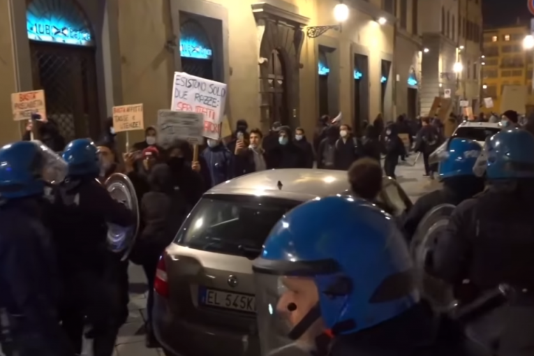 Italijani ne žele nove mere: Nastavljeni protesti i sukobi sa policijom (VIDEO)
