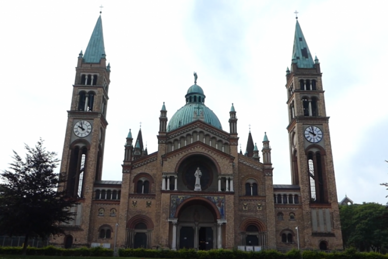 Novi incident islamista: Grupa Turaka skrnavila crkvu u Beču i skandirala "Alahu akbar"