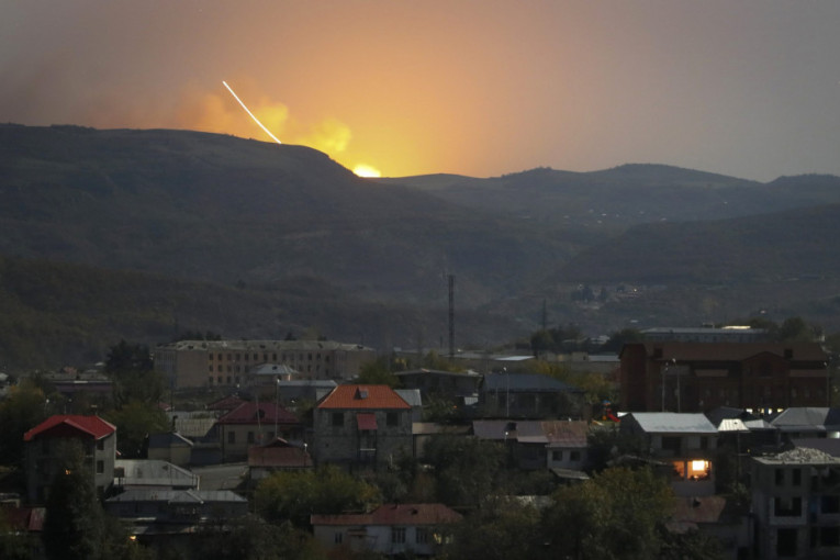Nemirna noć u Nagorno-Karabahu: Jermenija traži rusku pomoć, Moskva brzo odgovorila (VIDEO)