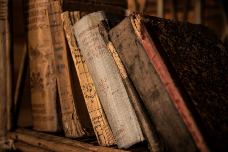 Zašto volimo miris starih knjiga
