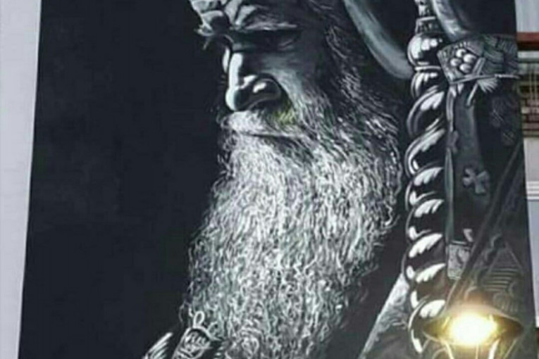 Mitropolit Amfilohije dobio mural u Foči (VIDEO)