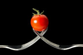 Nije magija, ali je toliko lako: Kako da oljuštite paradajz