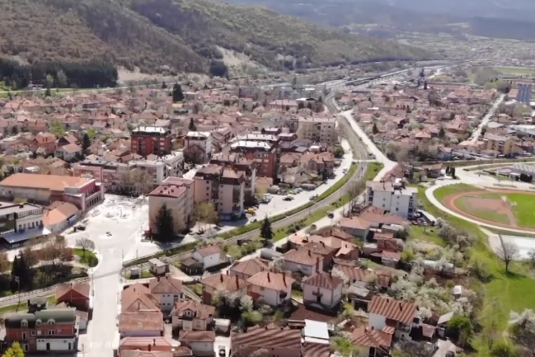 Još jedan grad proglasio vanrednu situaciju: Poznato je koje su nove mere (VIDEO)
