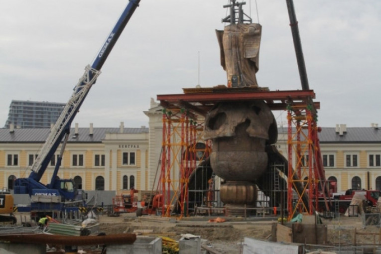 Završna faza radova: Postavljanje spomenika Stefanu Nemanji biće gotovo sredinom decembra (FOTO)