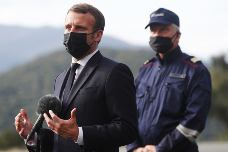 "Ne znam šta priča Emanuel Makron": Predsednik Francuske dobio oštar odgovor iz "Astra Zeneke"