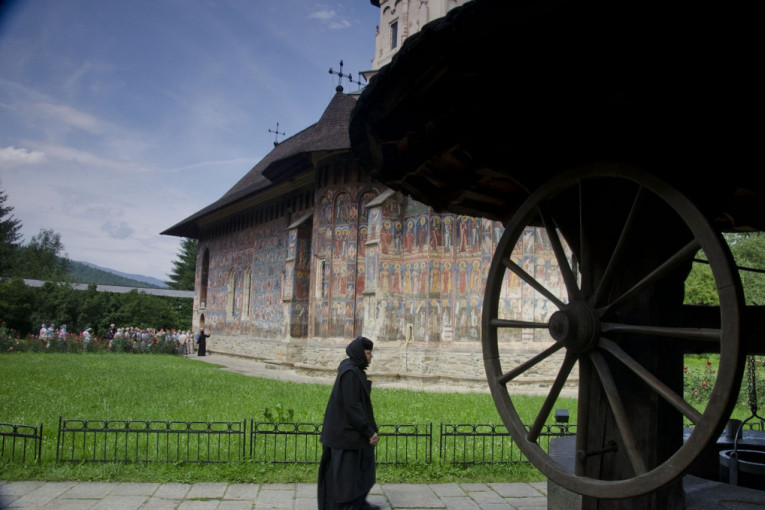 U manastiru Žiča zaraženo čak 17 časnih sestara i sveštenik