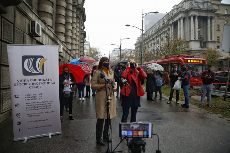 Prosvetari pred Vladom: Hitni pregovori o zaradama