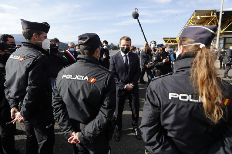 Makron otišao na granicu sa Španijom: Udvostručio broj policajaca i poslao otvoreno pismo