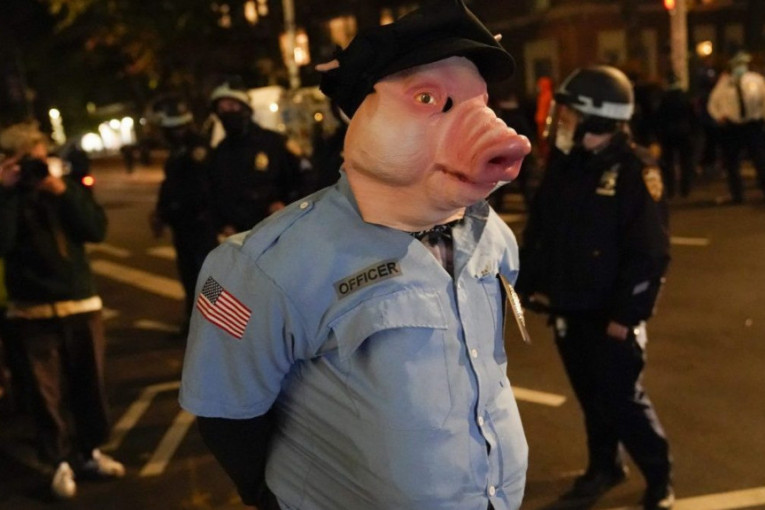 Burna i druga posleizborna noć: Žestoki okršaji demonstranata i policije u Njujorku (FOTO, VIDEO)
