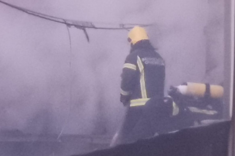 Požar u Sjenici: Gori porodična kuća, strahuje se da je vlasnica preminula!