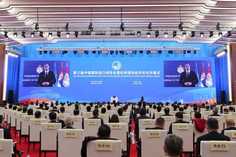 Predsednik na otvaranju Međunarodnog uvoznog sajma: Ponosni smo na prijateljstvo sa Kinom