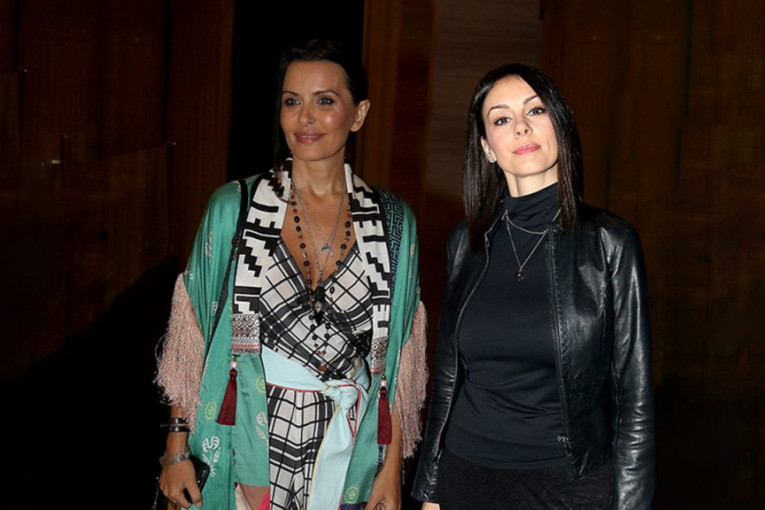 Retko ko zna da su rod: Sloboda Mićalović i Elena Karić su sestre