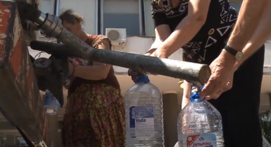 Žiteljima u selu Bratljevo slavine su zavrnute već 20 dana: "Nemamo vodu ni za osnovne potrebe, plašimo se zaraze i bolesti"