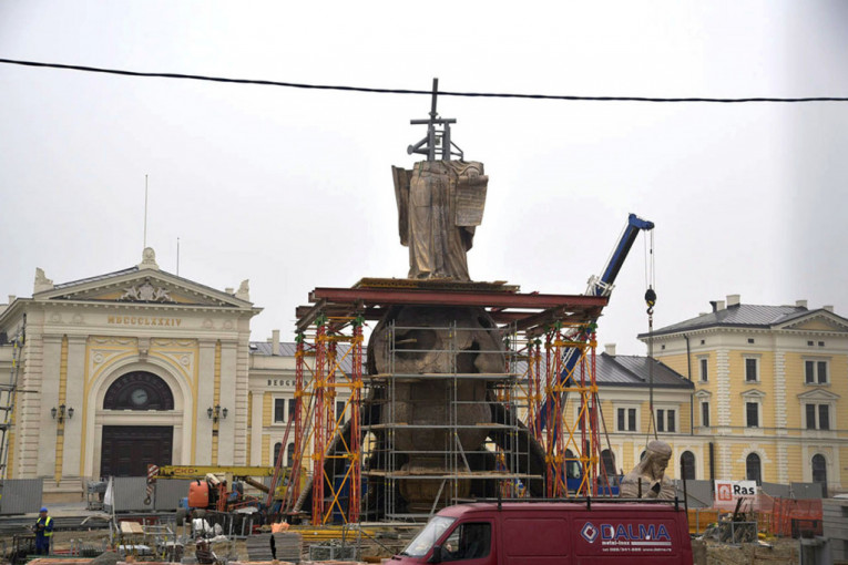 Sutra stižu ruski majstori: Počinju završni radovi na spomeniku Stefanu Nemanji