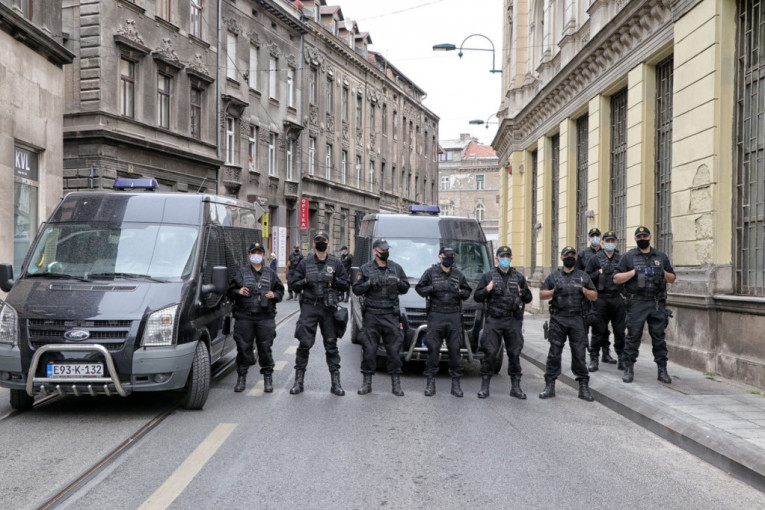Drama u Sarajevu: Dojava o bombi u tržnom centru, policija na terenu